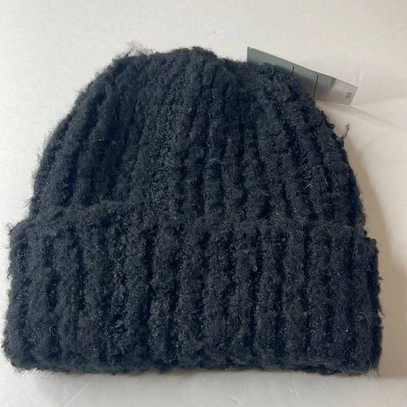 Steve Madden Black Ribbed Beanie / Hat